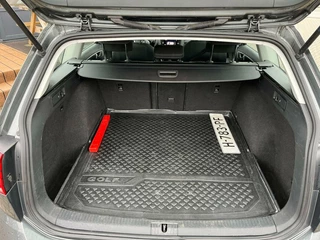 Volkswagen Golf Volkswagen Golf 1.0 TSI Life LED Navi CarPlay Adaptive Cruise Climate Trekhaak - afbeelding nr 6