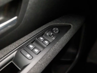 Peugeot 5008 Peugeot 5008 1.2 PureTech Sport 7 Persoons (APPLE CARPLAY, GROOT NAVI, PARKEERSENSOREN, SPORTSTOELEN, CRUISE, LANE ASSIST, NIEUWE APK, NIEUWSTAAT) - afbeelding nr 22