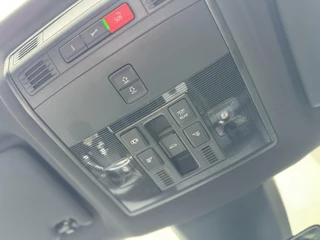 Škoda Karoq Skoda Karoq 1.5 TSI Sportline Automaat | Panoramadak | LED | Stoelverwarming | Adaptieve cruise control | Dode hoek detectie | Trekhaak uitklapbaar | Canton HiFi | Elektrisch bedienbare achterklep | Parkeersensoren voor en achter | Achteruitrijcamera - afbeelding nr 48