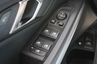 BMW 3 Serie BMW 3-serie Touring 320e Business Edition Plus|PlugInHybride|Camera|PDC|AppleCarPlay|20