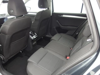 Škoda Superb AUTOMAAT / STOELVERW / XENON / CARPLAY / NAVI / CLIMA / PDC / BLUETOOTH / CRUISE / NL-AUTO - afbeelding nr 29