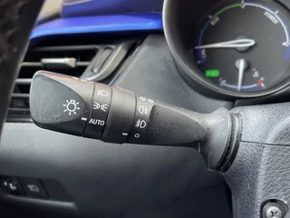 Toyota C-HR Toyota C-HR 1.8 Hybrid Bi-Tone | Navi | Stoelverwarming | Cruise Control - afbeelding nr 10