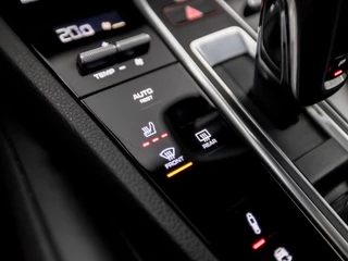 Porsche Cayenne 463Pk (PANORAMADAK, SPORTCHRONO PAKKET, ORG NEDERLANDS, SFEERVERLICHTING, 14 WEGEN SPORTSTOELEN, KEYLESS, LUCHTVERING, APPLE CARPLAY, DAB+, STUURWIEL VERWARMD, NIEUWSTAAT) - afbeelding nr 26