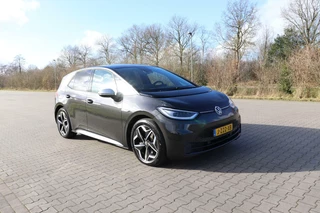 Volkswagen ID.3 Volkswagen ID.3 First Plus 58 kWh 3 fase adaptive cruise lane asist carplay stoel+stuur verwarming sfeerverlichting camera regensensor - afbeelding nr 2