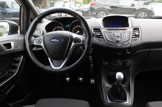 Ford Fiesta Ford Fiesta 1.0 EcoBoost ST Line / Navigatie / Parkeerhulp achter / 17'' / Xenon / DAB / Getint glas / Cruise Control - afbeelding nr 9