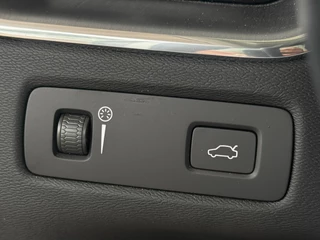 Volvo XC60 Volvo XC60 2.0 B5 Momentum Exclusive Pano|Harman|HuD|360cam - afbeelding nr 34
