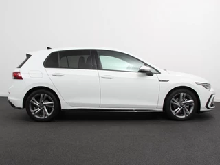 Volkswagen Golf Volkswagen Golf 1.5 eTSI 150pk DSG R-Line | Panorama dak | Navigatie | Apple Carplay/Android Auto | Climate Control | Camera | Dab | Extra Getint Glas | Adaptive Cruise Control | Virtual Cockpit | Lichtmetalen Velgen - afbeelding nr 8