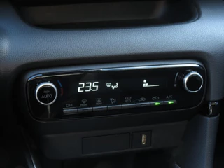 Toyota Yaris Toyota Yaris 1.5 Hybrid Dynamic | 1e EIGENAAR | DEALER ONDERHOUDEN | NAVI | KEYLESS ENTRY+GO | CAMERA | ADAPTIVE CRUISE | DAB+ | - afbeelding nr 11