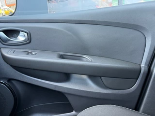 Renault Clio Renault Clio TCe 90 Limited Navi Airco Bluetooth Cruise - afbeelding nr 36