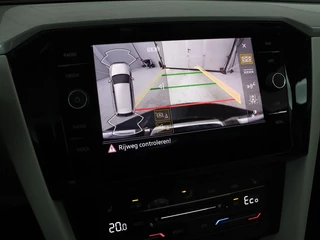 Volkswagen Passat Volkswagen Passat 1.4 TSI GTE | Panoramadak | Stoelverwarming |  Leder/Alcantara | Camera | Carplay | Adaptive cruise | Matrix LED | Massage | Navigatie - afbeelding nr 17