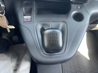 Peugeot Partner Peugeot Partner 1.2 110pk, Carplay, Camera, Ramen rechts + achter - afbeelding nr 19