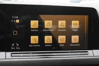 Volkswagen Golf Volkswagen Golf 1.5 eTSI R-Line / Panoramadak / Camera / Harman Kardon / Matrix LED / 18'' / Navigatie / DAB / ACC / Dodehoek / Stuurverwarming / Stoelverwarming - afbeelding nr 23