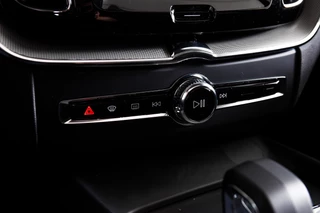 Volvo XC60 Volvo XC60 2.0 T6 Plug-in hybrid AWD Plus Dark | S/K-Panodak | Dig. Cockpit | Adapt. Cruise | Memory Stoelen | Elek. Klep | Stoel-+stuurverw. | 360 Camera | Harman/Kardon | NAV+App. Connect | LM 19