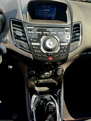 Ford Fiesta Ford Fiesta 1.0 EcoBoost Red Edition 140PK CLIMA 17 INCH PDC NAP APK 6-2026 - afbeelding nr 3