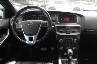 Volvo V40 Volvo V40 1.5 T2 Inscription R-Design / Panoramadak / Camera / Leder / Keyless / 17'' / Navigatie / Stoelverwarming / Cruise Control - afbeelding nr 17