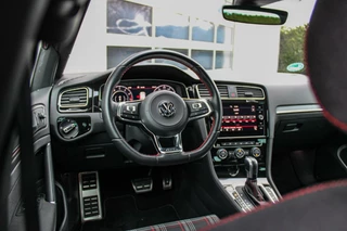 Volkswagen Golf Volkswagen Golf 2.0 TSI GTI Performance PANO | LED - afbeelding nr 22