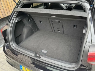 Volkswagen Golf Volkswagen Golf 1.5 eTSI R-Line Automaat | Panoramadak | LED | Black Style | Harman/Kardon HiFi | Achteruitrijcamera | Sfeerverlichting | Trekhaak afneembaar | Adaptieve cruise control | Parkeersensoren voor en achter - afbeelding nr 50