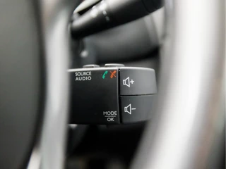 Renault Clio (NAVIGATIE, GETINT GLAS, BASS REFLEX, PARKEERSENSOREN, SPORTSTOELEN, LM VELGEN, PARKEERSENSOREN, CRUISE, NIEUWE APK, NIEUWSTAAT) - afbeelding nr 21