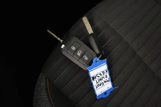 Peugeot 208 Peugeot 208 1.2 PureTech Blue Lease Active (PARKEERSENSOREN ACHTER, NAVIGATIE, BLUETOOTH, NL-AUTO, GOED ONDERHOUDEN) - afbeelding nr 6