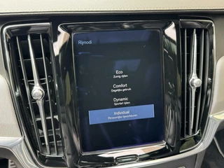 Volvo V90 Volvo V90 2.0 D3 R-Design Automaat | Panoramadak | Volleer | Camera met rondomzicht | Bowers&Wilkins | Adaptieve cruise control | Head-up Display | Apple CarPlay | LED | Parkeersensoren voor en achter - afbeelding nr 28