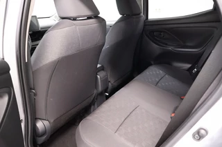 Toyota Yaris Toyota Yaris 1.5 Hybride 115 First Edition | PDC V+A - afbeelding nr 9