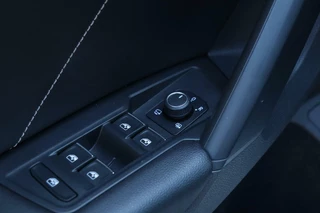 Volkswagen Tiguan Volkswagen Tiguan 1.5 TSI / 2x R-Line / Virtual Cockpit / Camera / Matrix LED / Trekhaak / 20