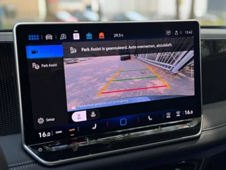 Volkswagen Tiguan Volkswagen TIGUAN 1.5 eTSI DSG Lane ass Drive pilot CarPlay 150 PK Keyless Camera Sfeerverlichting Life edition Direct leverbaar - afbeelding nr 51