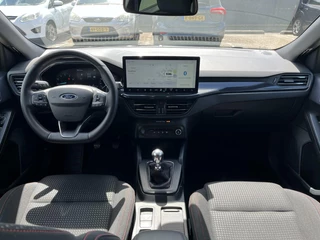Ford Focus Ford Focus 1.0 EcoBoost Hybrid ST Line 125PK Winterpack Cruise Navi Camera SYNC4 Climate Privacy Glass Parkeersensoren *Sportief* - afbeelding nr 4