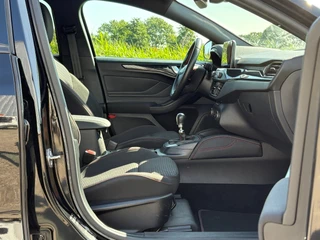Ford Focus Ford Focus Wagon 1.0 125PK Hybrid ST Line X Business | Panther Black | Carplay/LED/Virtual cockpit/CAM - Lekker sportief! - afbeelding nr 15