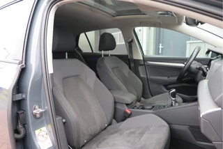 Volkswagen Golf Volkswagen Golf 1.5 TSI 96kw 130pk Style , Panorama dak , Led, Virtual cockpit ,Trekhaak uitklapbaar, PDC, Navigatie via Carplay , DAB+ , Stoelverwarming,Alcantara bekleding, etc. - afbeelding nr 27