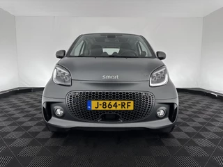 Smart Fortwo Aut. *PANO | FULL-LED | FULL-LEATHER | NAVI-FULLMAP | CAMERA | BRABUS-WHEELS | AMBIENT-LIGHT | AIRCO | PDC | CRUISE | DAB | CARPLAY | COMFORT-SEATS | 16''ALU* - afbeelding nr 2