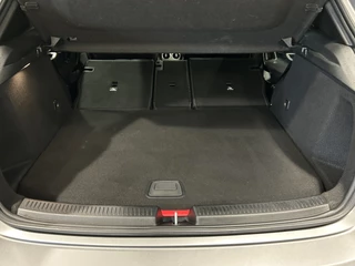 Mercedes-Benz A-Klasse Mercedes-Benz A-Klasse 250e AMG// Panoramadak // Memory // MultiBeam LED // Keyless // Magno Grijs // Augmented - afbeelding nr 36