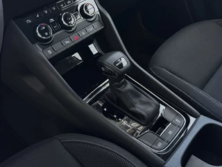 Škoda Karoq Škoda Karoq 1.5 TSI 150PKLED VIR.COCKPIT CARPLAY NAVI CAMERA ELEK.KLEP STOEL/STUUR VERW. LMV 2025 - afbeelding nr 14
