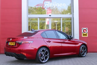 Alfa Romeo Giulia Alfa Romeo Giulia 2.0 T 280PK GME AWD VELOCE | ROSSO ETNA | HARMAN KARDON PREMIUM AUDIO | RIJASSISTENPAKKET | DODEHOEK DETECTIE | ELEKTRISCH BEDIENBARE VOORSTOELEN MET GEHEUGEN FUNCTIE | LEDEREN BEKLEDING | FULL LED KOPLAMPEN | NAVIGATIE | APPLE CARPLAY/ANDROID AUTO | PARKEERSENSOREN VOOR EN ACHTER | 19