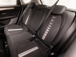 BMW 2 Serie Automaat (NAVIGATIE, CLIMATE, PARKEERSENSOREN, LED KOPLAMPEN, SPORTSTOELEN, CRUISE, TREKHAAK, ELEK ACHTERKLEP, NIEUWSTAAT) - afbeelding nr 15