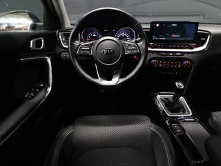 Kia Ceed Kia Ceed 1.0 T-GDi DynamicPlusLine [CARPLAY, CRUISE CONTROL, STOEL EN STUURVERWARMING, HALF LEDER, CAMERA, PDC ACHTER, CLIMATE CONTROL, NAVIGATIE, NIEUWSTAAT] - afbeelding nr 4