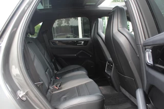 Porsche Cayenne Porsche Cayenne 3.0 E-Hybrid / Trekhaak / Panoramadak / 360Camera / Head-up / 21'' / Keyless / Bose / Sportchrono / Softclose / Stuurverwarming / Leder / Cruise Control - afbeelding nr 12