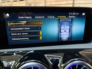 Mercedes-Benz A-Klasse Mercedes-Benz A-klasse 180 Business Solution AMG Pano Navi Clima Camera LED 19
