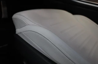 Mercedes-Benz C-Klasse Mercedes-Benz C-klasse 300 e AMG 63 Look / 360 Camera / Acc / Lane Assist / Elek Stoelen / Leder / Open Pano / Dode Hoek / 20 Inc - afbeelding nr 21