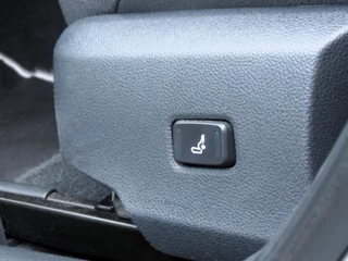 Toyota Corolla Toyota Corolla 1.8 Hybrid First Edition | STUUR+STOELVERWARMING | ADAPTIVE CRUISE CONTROL | NAVI | CAMERA | KEYLESS START | DAB+ | - afbeelding nr 19