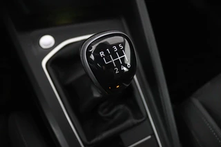 Volkswagen Golf Volkswagen Golf 1.5 TSI Life Business (STOELVERWARMING, NAVIGATIE, ELEKTR STOELEN, DIGITAAL DASHBOARD, PARKEERSENSOREN, NL-AUTO) - afbeelding nr 23