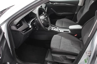 Škoda Octavia Skoda Octavia Combi 1.0 e-TSI 110pk MHEV DSG Style | Navigatie | Apple Carplay/Android Auto | Parkeersensor achter | Camera | Adaptive Cruise Control | Stoelverwarming | Ledverlichting | Climate Control - afbeelding nr 10