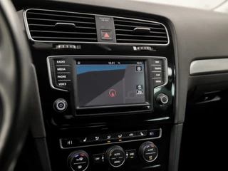 Volkswagen Golf Automaat (APPLE CARPLAY, NAVIGATIE, CLIMATE, STOELVERWARMING, GETINT GLAS, SPORTSTOELEN, CRUISE, PARKEERSENSOREN, LM VELGEN, NIEUWSTAAT) - afbeelding nr 17