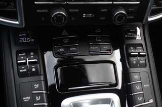 Porsche Cayenne Porsche Cayenne 3.0 S E-Hybrid / Panoramdak / Camera / 20'' / Luchtvering / Bose / Sportchrono / Stuurverwarming / Leder / Stoelverwarming / Cruise Control - afbeelding nr 24