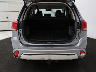 Mitsubishi Outlander Mitsubishi Outlander 2.4 PHEV Pure | Carplay | Trekhaak |  Leder/Alcantara | Keyless | Camera | Climate control | Cruise control - afbeelding nr 10