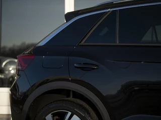 Volkswagen T-Roc Volkswagen T-Roc 1.5TSi 150pk R-Line | LED Matrix | DAB | App Connect | 18