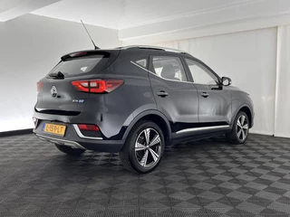 MG ZS EV MG ZS EV Luxury 45 kWh (INCL-BTW) *PANO | FULL-LEATHER | CCS-FASTLOADER | KEYLESS | NAVI-FULLMAP | ADAPTIVE-CRUISE | CAMERA | HEATED-SPORTSEATS | CARPLAY | BLINDSPOT | DAB | LANE-ASSIST | 17