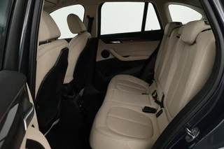 BMW X1 BMW X1 sDrive20i Orange Edition II | Leder |  Stoelverwarming | Head-Up | Full LED | Sportstoelen | Navigatie | Park Assist | Bluetooth - afbeelding nr 6