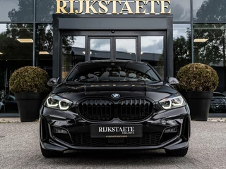 BMW 1 Serie BMW 1-serie 120i|PANO|H&K|M-PAKKET|KUIPSTOELEN|CAMERA|19'' - afbeelding nr 2