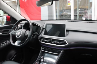 MG EHS MG EHS 1.5 TGDI 260PK AUTOMAAT LUXURY | PANORAMISCH SCHUIF/KANTEL DAK | ELEKTRISCHE STOELEN | APPLE CARPLAY/ANDROID AUTO | 360° CAMERA | KEYLESS ENTRY/START | STOEL VERWAMING | ALL SEASON BANDEN | ELEKTRISCHE ACHTERKLEP | ADAPTIVE CRUISE CONTROL | NAVIGATIE | LICHTMETALEN VELGEN 18